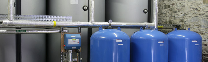 Accumulator tanks